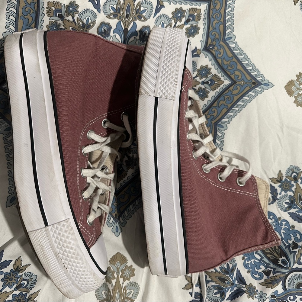 Converse hightops, women’s size 8